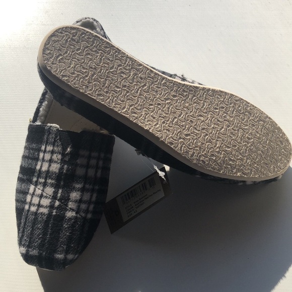 TOMS Belmont Black & White Plaid/ Faux Shearling Size 6.5 - Picture 3 of 3